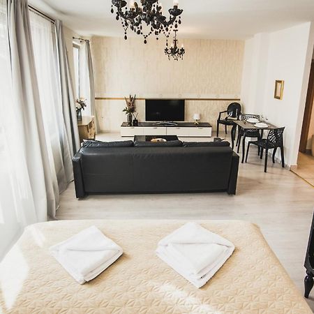 Zara Luxury Apartments The Absolute Center Of Žilina Exterior foto