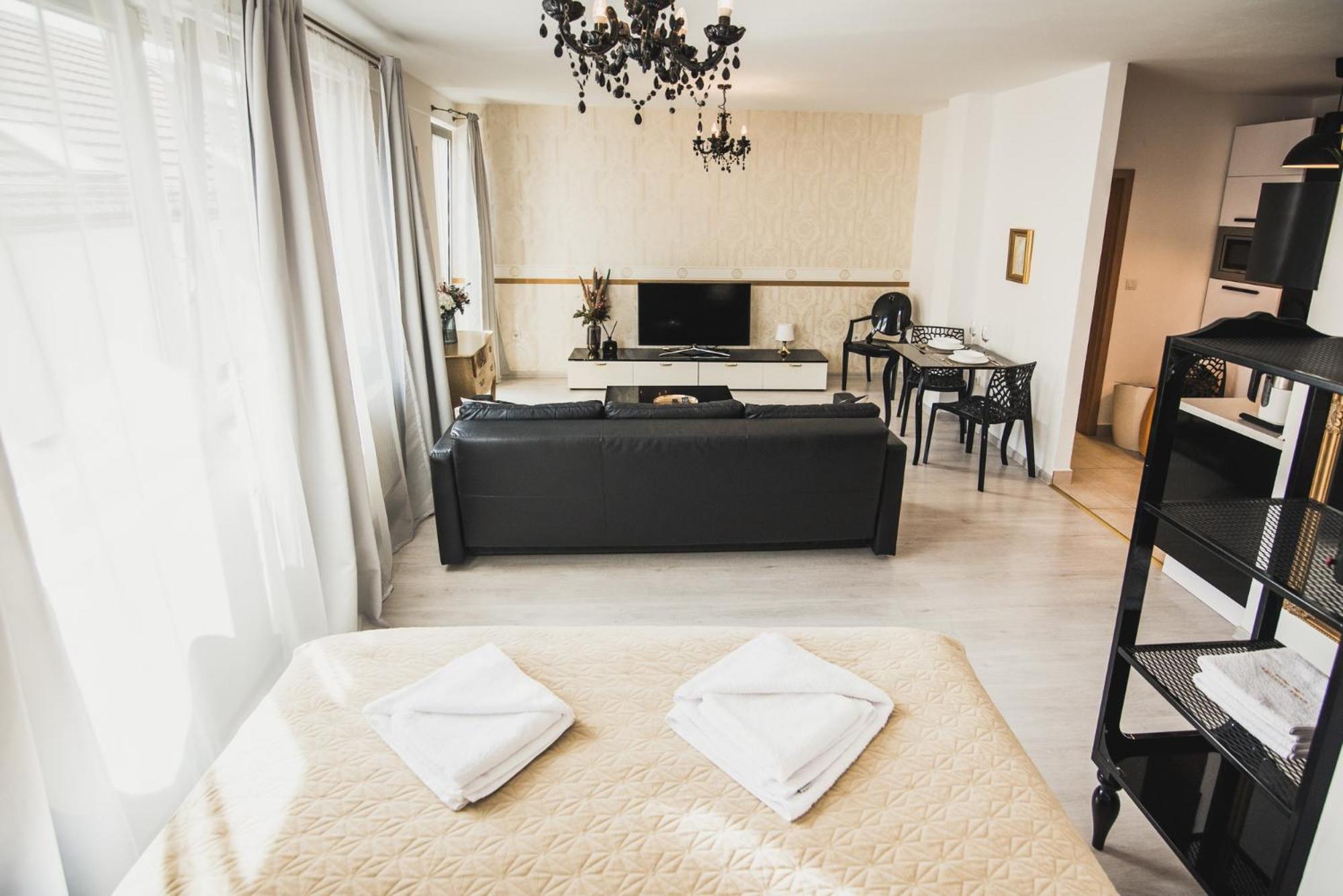 Zara Luxury Apartments The Absolute Center Of Žilina Exterior foto